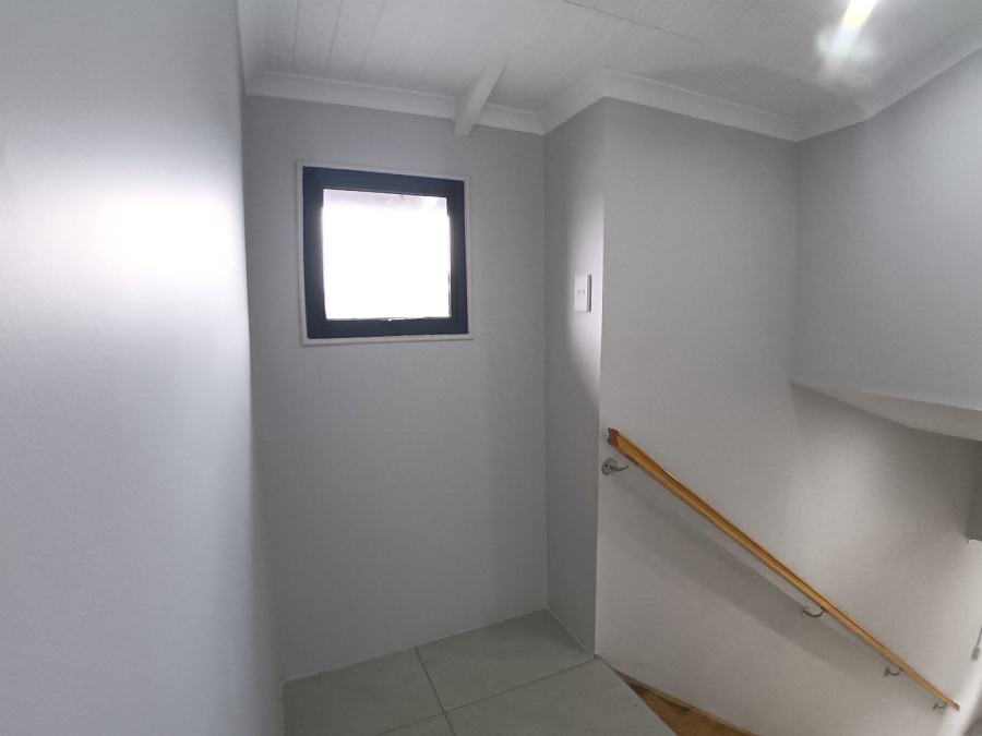 5 Bedroom Property for Sale in Fraaiuitsig Western Cape